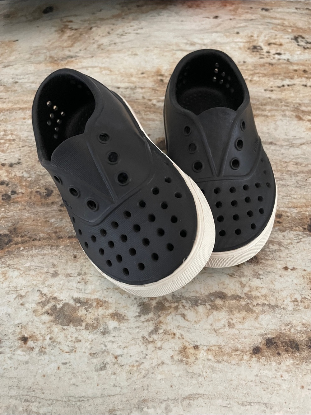 Native Miles (Black/White) 7c